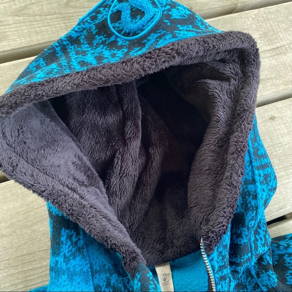 Lululemon Special Edition Snowflake Scuba Hoodie - Picture 3 of 10